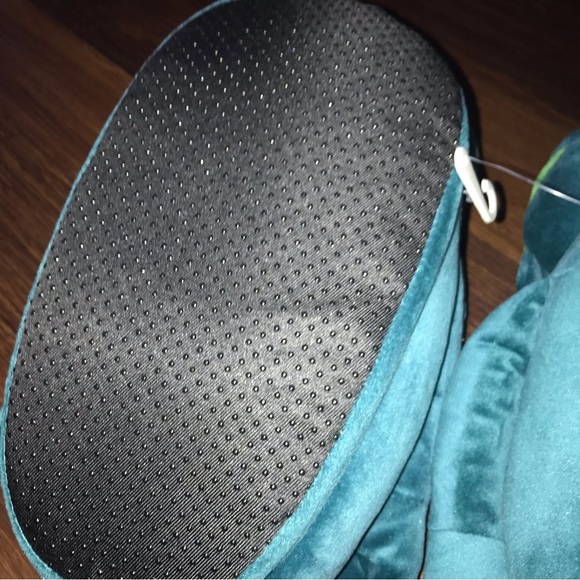 Cthulhu Twilight Terror Plush Slippers (Unisex) NWT - Picture 4 of 12